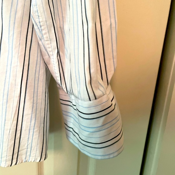 White button up shirt with blue stripes used in great condition - Picture 6 of 7